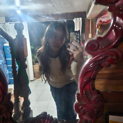 j__y_nn's profile picture. 