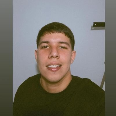 GmezL32894's profile picture. 