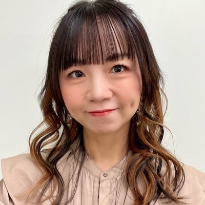 AsamiSanada's profile picture. 信州大好き◯（まる）顔声優。趣味は汗だくトレーニング（笑）「令和のデ・ジ・キャラット」でじこ 「デート・ア・ライブ」時崎狂三「プリパラ」ガァルル「かぎなど」神尾観鈴「魔法少女リリカルなのは」ヴィータ「けいおん！」山中さわ子「まりあ†ほりっく」宮前かなこ「Fate/EXTRA」ラニ=Ⅷ「ローゼンメイデン」桜田ジュン他