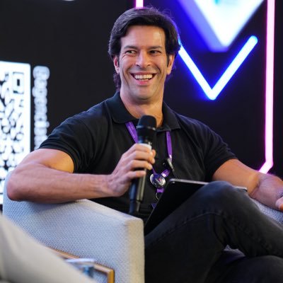 toniconovaes's profile picture. Nao vou com a massa. Penso e reflito. Minhas opiniões certamente te incomodarão! Desafio o status quo!