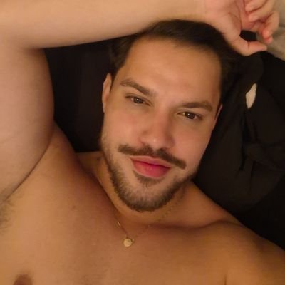rodringb's profile picture. but I’m latin so I get to feel whatever I want