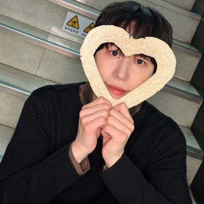 chohwanglimsj's profile picture. ELF for Super Junior 💙 
KYUpiter for Cho Kyuhyun 🩵
Hwangdo for Hwang Minhyun 🩷
Volley Addict for Lim SungJin 💛