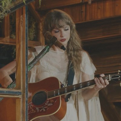 beautiful13eyes's profile picture. • taylor • olivia • avril • mgk • #1 fearless stan •