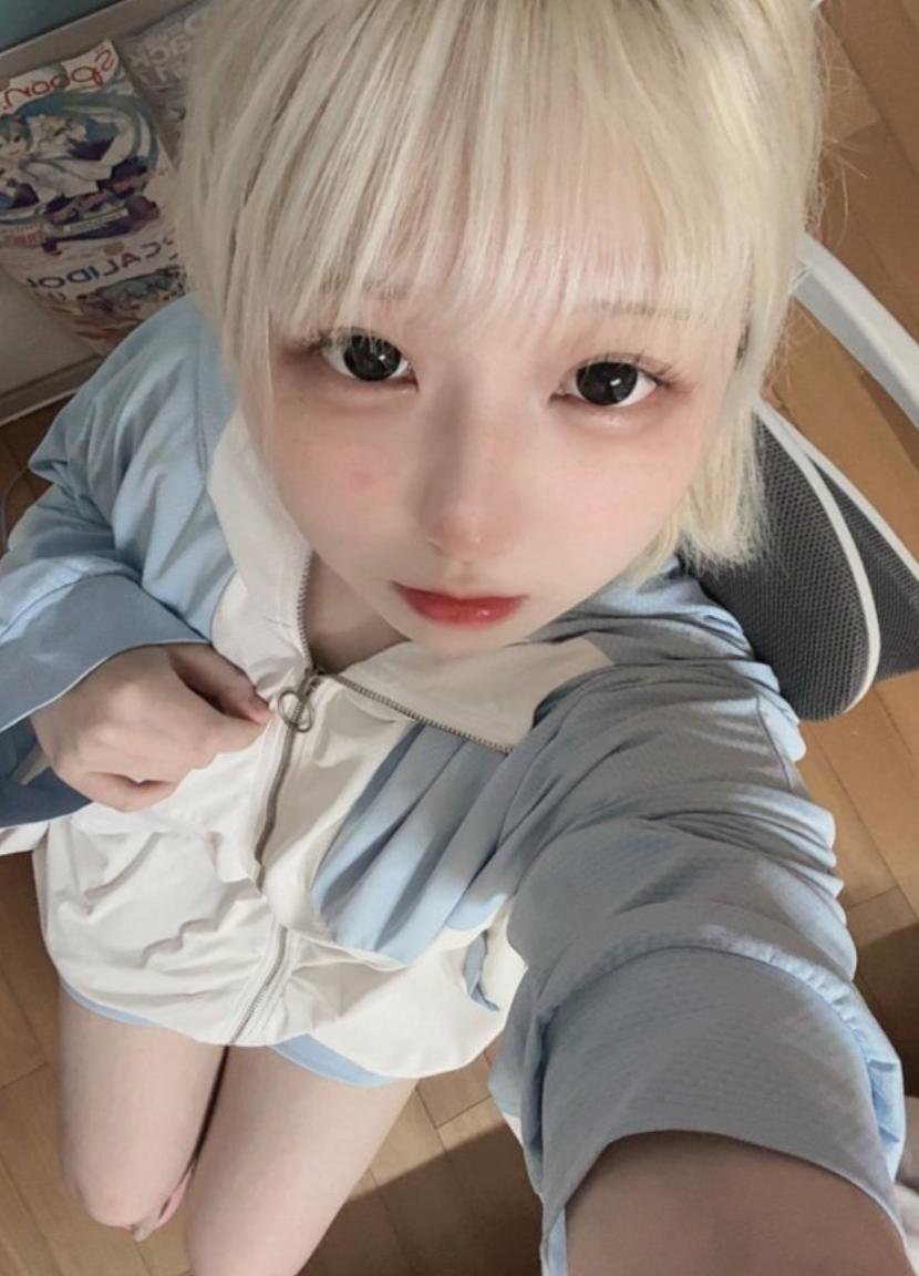 BhaveshKam74153's profile picture. 趣味でお絵描きしてます。無言フォロー失礼致します