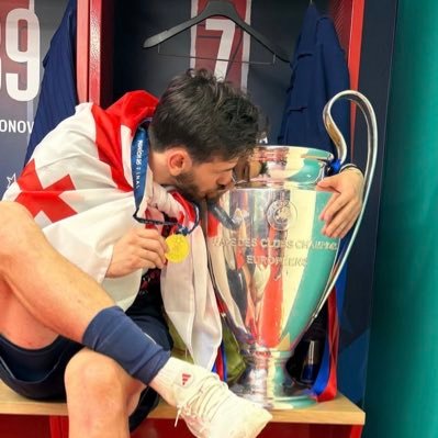 EnjolTom's profile picture. 