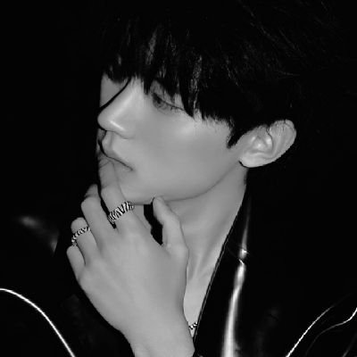 ThaImere's profile picture. Lysander E. D’Aldern. Humming from the sky, colors fade and memory becomes a soft light. SL1AU4008 with Divination, TML and History of Magic as his dreams.