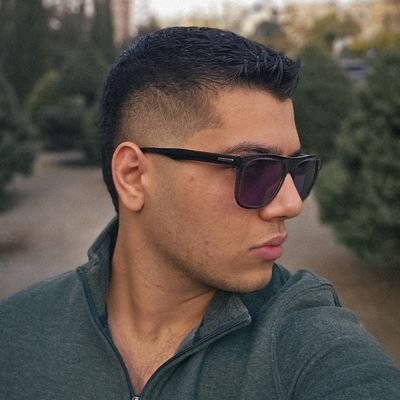 _tshut_'s profile picture. عکس دارم ، نظری ندارم .
اکثرا موبایلگرافی  - 
📍تهران