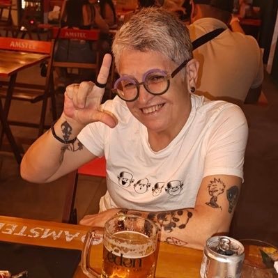 Cristin56420014's profile picture. ♓ Pisciana com ascendente em “dou amor, mas dou soco” 🌈 Espírita na paz (quase sempre) 🐾 Gata entre gatos ⚽ Sofro por Vasco e por crush boxe e muay thai🥊