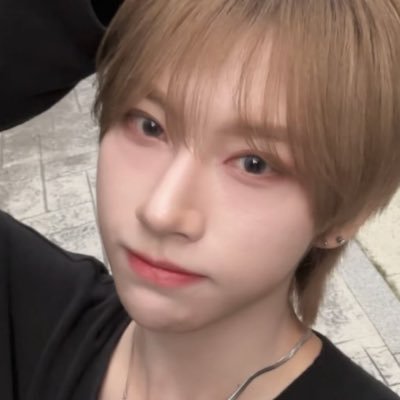 szrrmelo__'s profile picture. 便乗 夜垢 ラウンジ柱