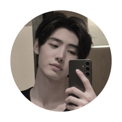 3Sunghoon's profile picture. Born as a prince with a talent for ice-gliding.