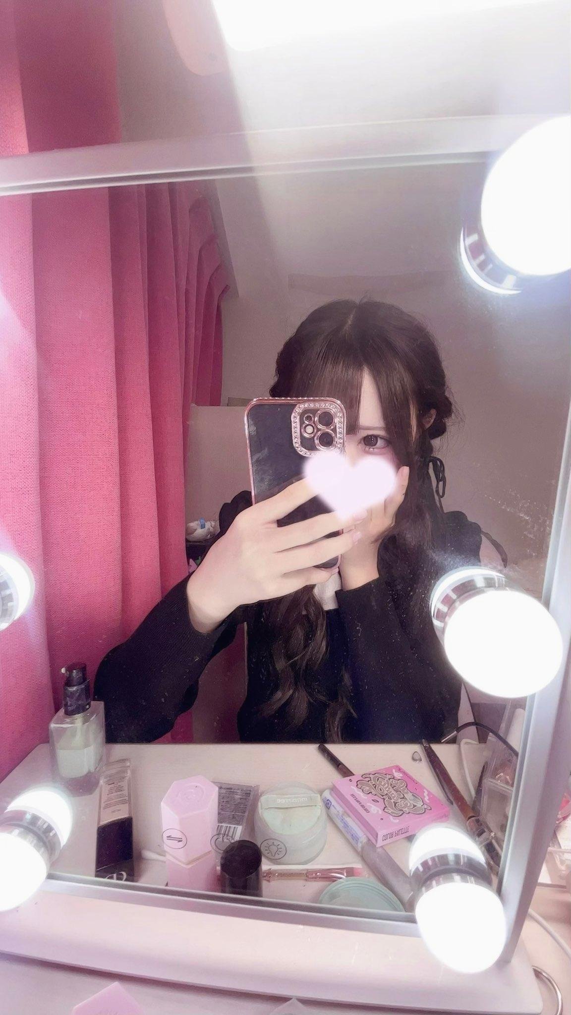 issmartsasi's profile picture. 153cm。胸と血液型はB。カワイイものが好きです。成人してます。カフェでアルバイトしています。こういうことに興味あります