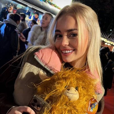 usernamexo_'s profile picture. somewhere between psychotic and iconic, love rage baiting