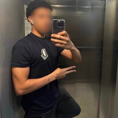 ysn_tnz's profile picture. 