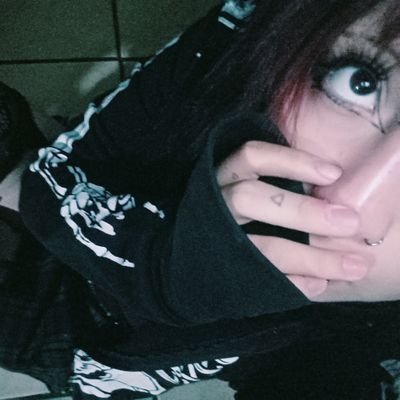 IamZuh4V's profile picture. I urgently need to cease to exist