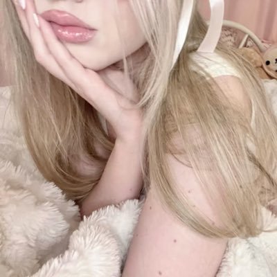ellesales_'s profile picture. 𝒕𝒂𝒓𝒐𝒍𝒐𝒈𝒂 ♡ 𝒎𝒂𝒈𝒊𝒔𝒕𝒂 mais de 𝟣𝟢𝟢𝟢+ atendimentos realizados com amor & carinho. 🌙🌸