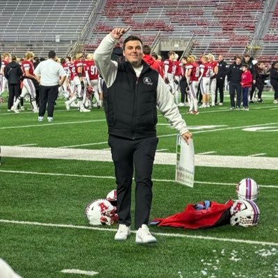 KyyBurlingame's profile picture. Carroll University Alum / Graphic Designer at Epoch / Arrowhead QBs & Offensive Coordinator