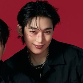 sunoowim's profile picture. I'm @enramiasa's oldtown prince in the mignonz, if you wonder.