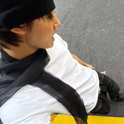 seanrense's profile picture. loving seonghyeon is the same as having self-love because we are the same person.