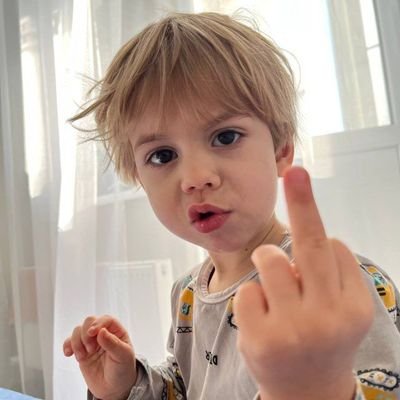 AxeronTzy's profile picture. 