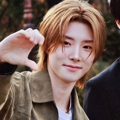 _sundaeseong's profile picture. bigbang, riize, svt, treasure, skz, 2ne1, ikon, day6, eaj, T.O.P CLASS!! +23 others