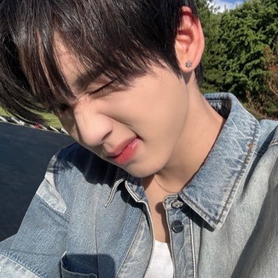lem0nluvs's profile picture. 아직 젊고 부자고 키 크고 잘생겼어