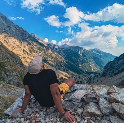 Hold_up_00's profile picture. #AndroidDev in my spare time turning coffee into code 🐧📱and according to the opps fan of ' the set piece football club ' ( not stock ) #Arsenal.