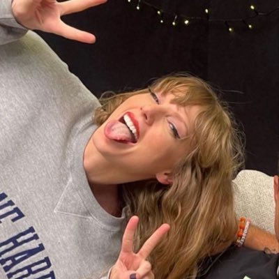 TaySwiftaccess_'s profile picture. song writer ❤️