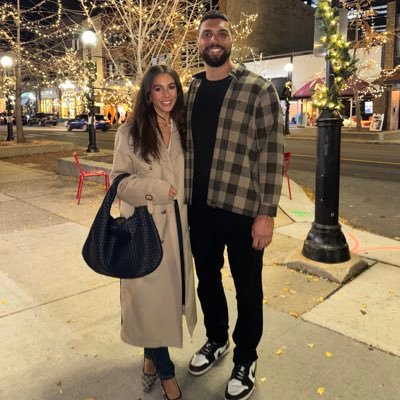 Chris_Wormley43's profile picture. 👫🏽Husband 👨‍👩‍👧‍👧Father 🏈Football player 🏘️Owner of 15 multi-family units 🎙️Stadium&Main Podcast