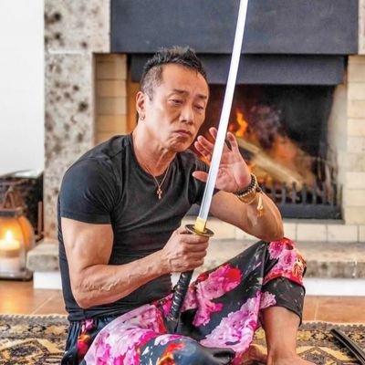 tsuneo1234's profile picture. 長渕剛さんの曲に支えられて生きてきました / 投げられたハーモニカ(2013)とピック(2018🌃)をキャッチしました / 桜島スタッフTシャツ(2005)とサイン入りパネル(2021)🌃一生の宝物🌃 / 長渕剛さんファンならフォローお気軽にどうぞ