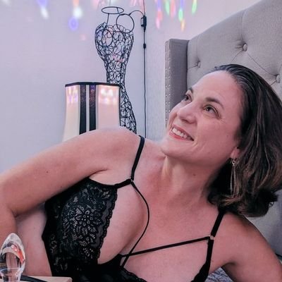 ZoeRails's profile picture. #collab, #paidshoots, #meetups. #bbc #hotwife #p2p #pornstar #interracial #curvy #bicouple #bulls #creator #makecontentwithme #az #phoenix #arizona #louboutins