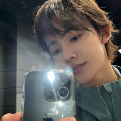 eomseanie's profile picture. Triple S (San, Seonghwa, Seonghyeon) lowkey obsessed.🤍