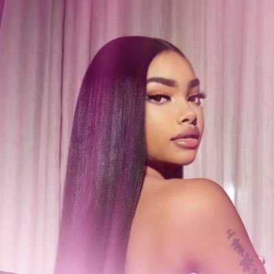 laycoded's profile picture. 💋 BYEEE