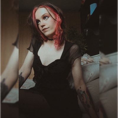 ChloBabie's profile picture. that mentally ill, adhd bitch • Irish • 25 • INFP-T •