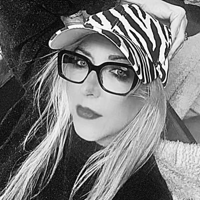 Cr35c3nt31una's profile picture. Il bello dei pensieri, e che nessuno li può vedere o toccare, soltanto tu, puoi decidere chi farci entrare 💚💙💜💛❤️