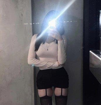 official72497's profile picture. 婚外セ希望💕アラサー/恐い人は嫌・・・一緒にいて楽しくて優しい、包容力のあるおじさまと出会いたい🩷