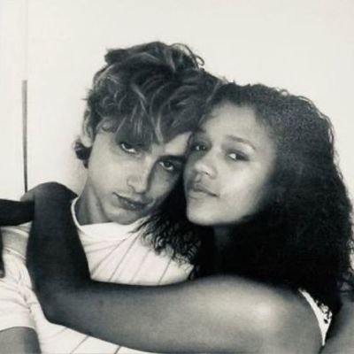 hobinyourherat's profile picture. old and poetic style 𔘓