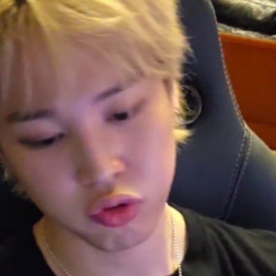 mainlykm's profile picture. 🤍⊹꙳ 🫧 ⊹꙳🍦