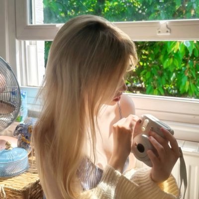 elddestdaughter's profile picture. Guardo pedacitos de nuestras memorias.