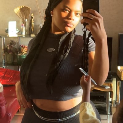 QueenNisse's profile picture. 