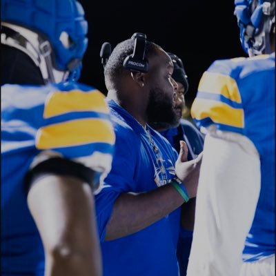 TMAC_2xx's profile picture. Phil 4:13🖤🙏🏿 OL Coach at Wilkinson County High School🚾Former all conference center/4 year starter at OPSU🤠Former Graduate Student/ starting Center at SSU🐅