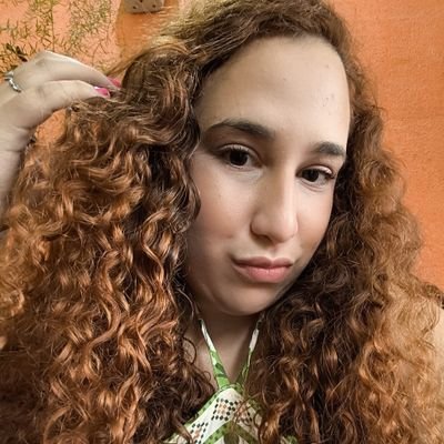 eubeazita's profile picture. a mesma, no entanto, outra.
Fluminense | Pedagogia | Mocidade