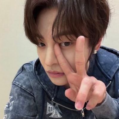 leoxinism's profile picture. 