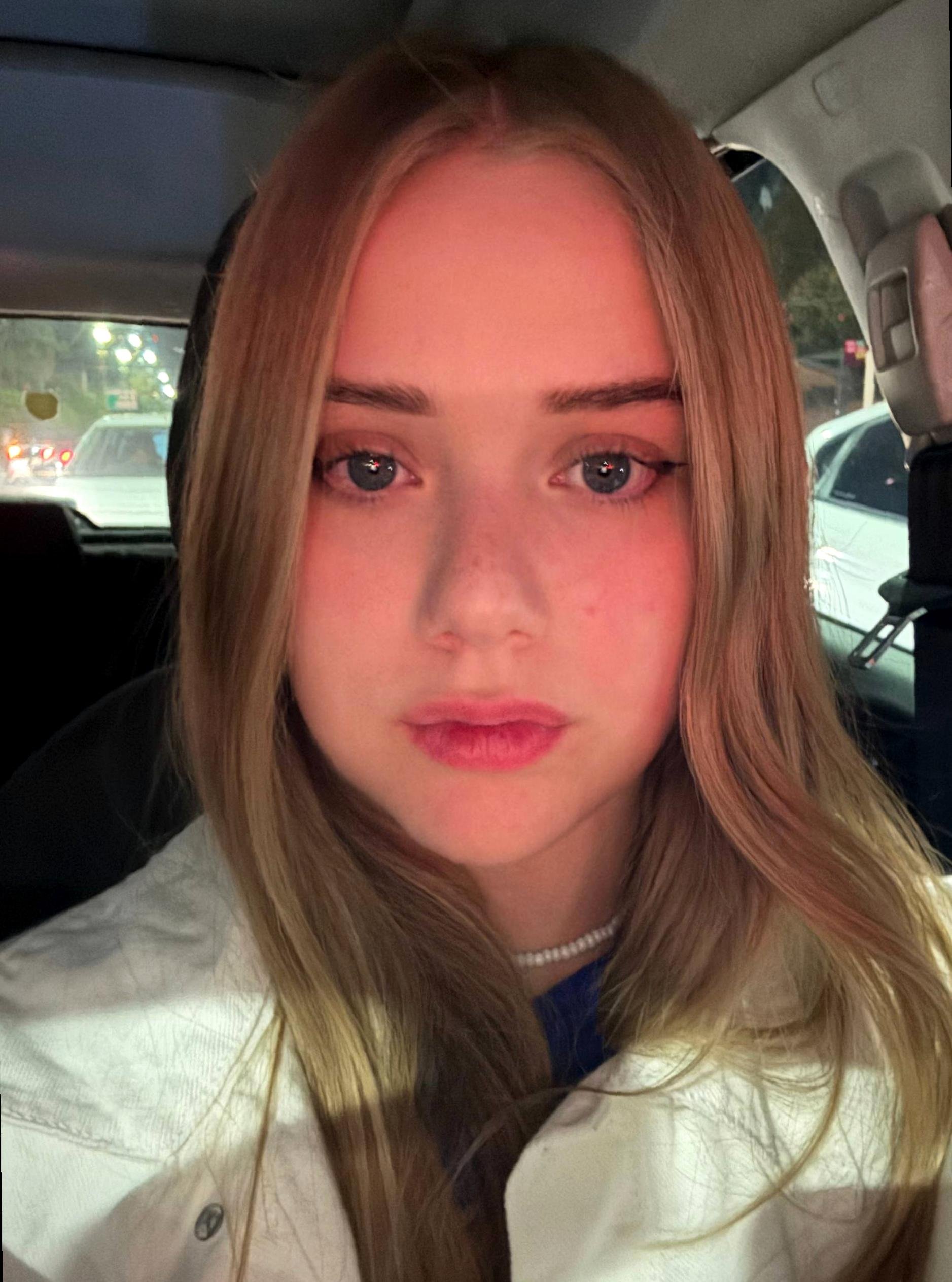 STylec005w's profile picture. 21 🤍 old page combusted into memes :/ part-time chaos librarian 📚🌪️