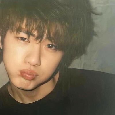 aarmy_girl_Ot7's profile picture. Old account got hacked, Nice to meet my all BTS army Universe.

My bias is a good boy 😁