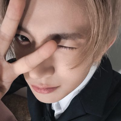 stillhees's profile picture. this tenderness is yours to keep