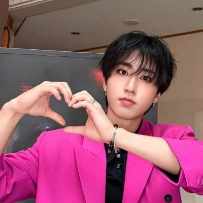 iileeknw's profile picture. ♡ ; 𝘴𝘬𝘻 & 𝘣𝘱 |

El minsung, las jensoo y yo comiendo flan con dulce de leche 🍮