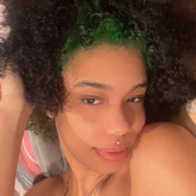 creaamqueenn's profile picture. just act like i’m not here . 555✨