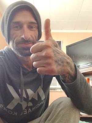 jonathan_r53530's profile picture. What's up I'm Jonathan 41 currently living in Hollywood at the moment soon to go back up north where the real money is instead of this lame-ass city and county.