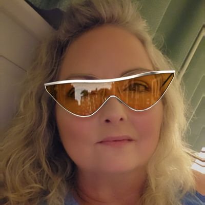 gotoSharon's profile picture. By the sea