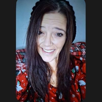Irishgirl692's profile picture. Poet and Author from Lowell Massachusetts:  Read about my life, but don't have any pity... I am a strong Irishgirl from an all-American city. ♡